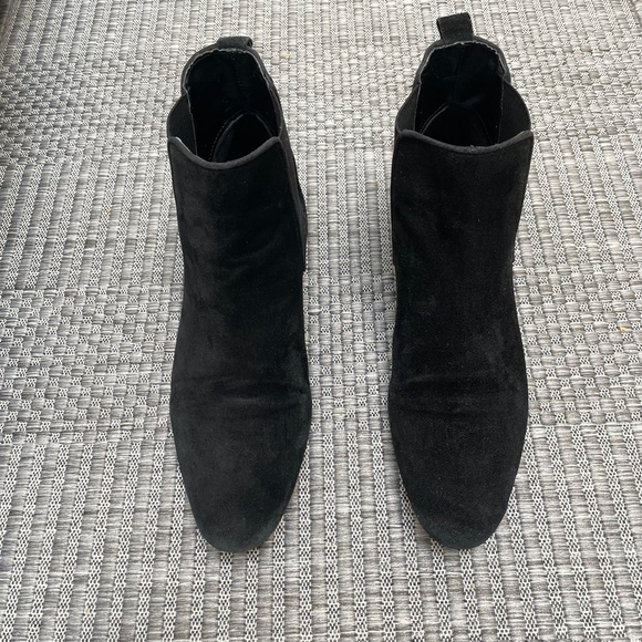 Ankle Boots: Zara Black Tapered Chelsea Shoes (Women's Size 9) - Picture 3 of 9